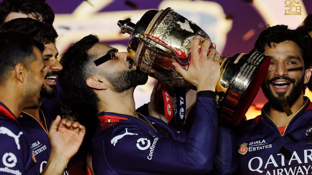 VIRAT KOHLI WITH IPL 2025 TROPHY